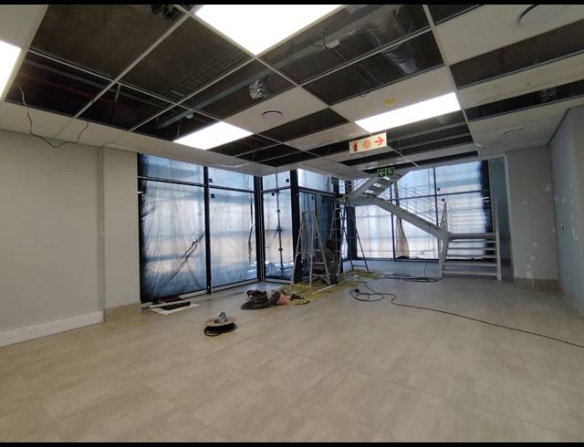 2,208M² WAREHOUSE TO LET IN AIRPORT PARK